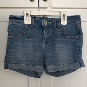 🔴 5/$25 ~ Girl’s Levi denim shorty shorts